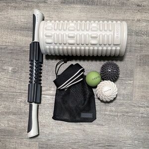 GAIAM White and Black Fitness Set